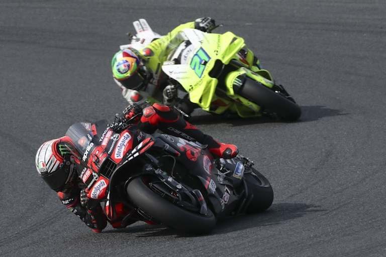 Bezzecchi schnappte sich VR46-Pilot und Akademie-Kollege Morbidelli