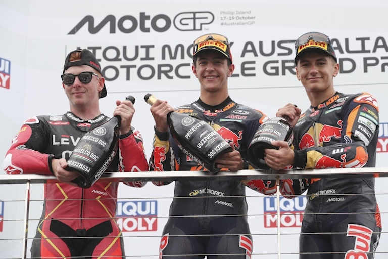 Sieger Rueda mit Aussie Joel Kelso (li.) und Rookie Alvaro Carpe