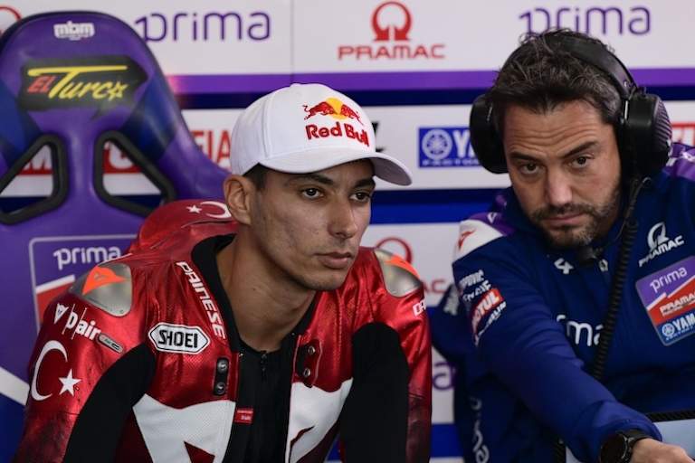 Toprak Razgatlioglu mit Crew-Chief Alberto Giribuola