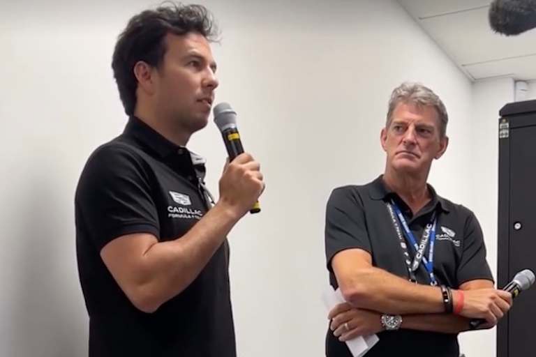 Perez mit Teamchef Lowdon