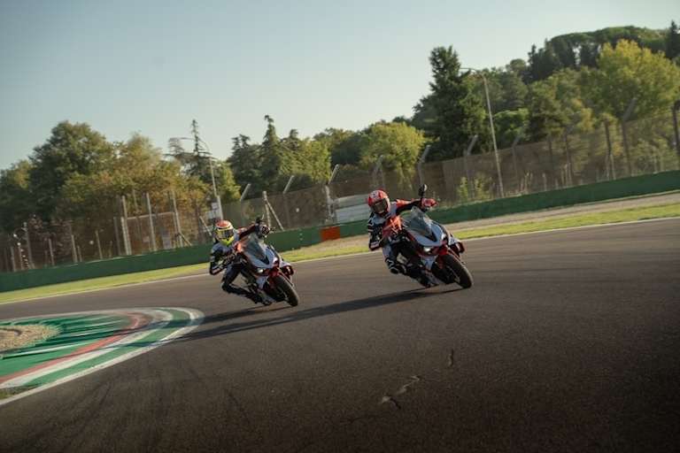 Darryn Binder und Albert Arenas auf dem Italjet Dragster 700 Twin in Imola