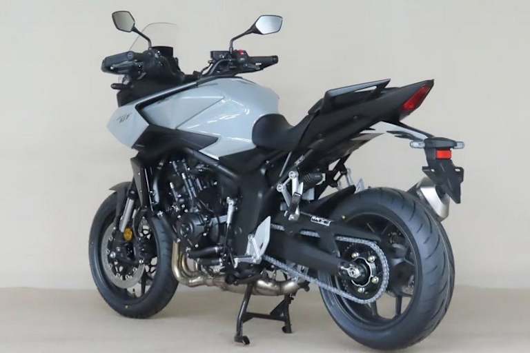 Die technische Basis der Honda CB1000GT entstammt unverkennbar der CB1000 Hornet