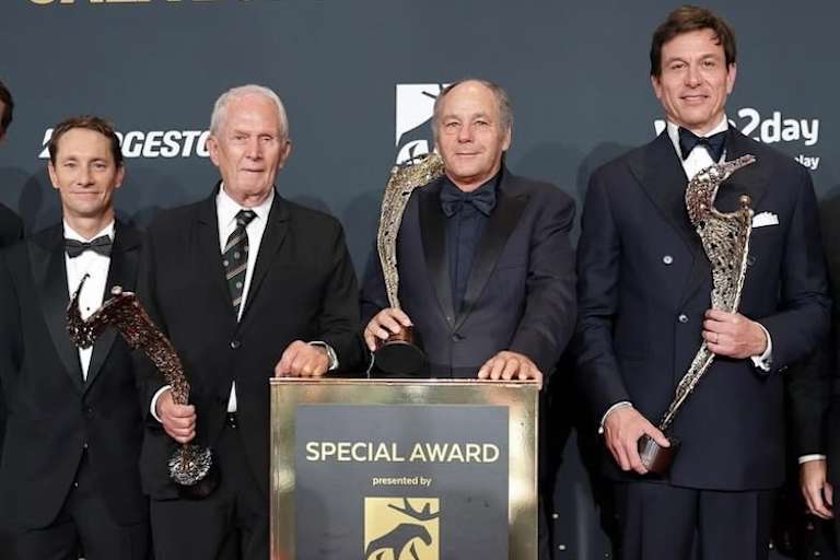 Mathias Lauda mit den Award-Gewinnern Marko, Berger und Wolff (v.l.)