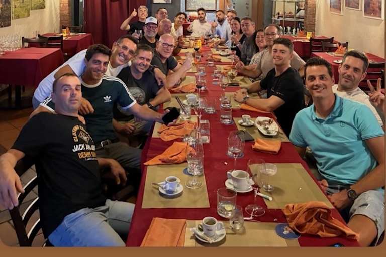 Weltmeister Hector Garzo mit der Mannschaft von Dynavolt Intact GP