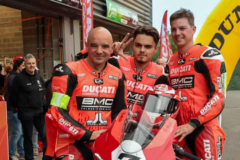 Bastien Mackels (re.) beim Heimrennen