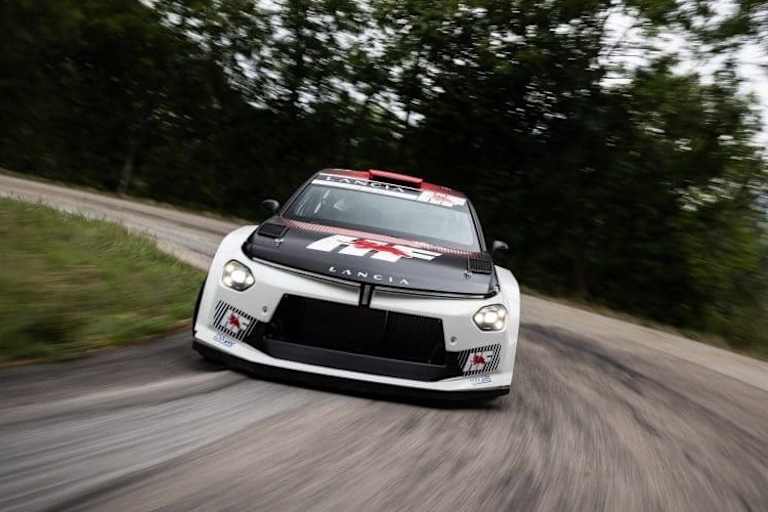 Der neue Rallye-Lancia wurde bei Testfahrten in Frankreich gesichtet