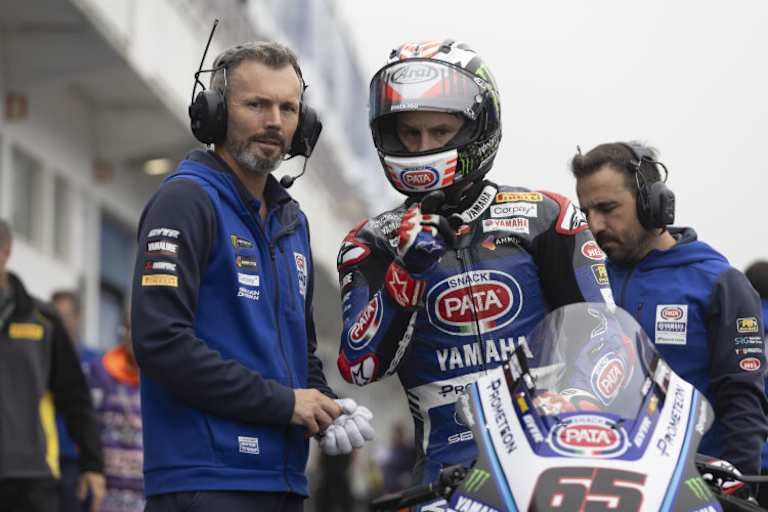 Andrew Pitt (li.) arbeitet 2024 bei Yamaha mit Jonathan Rea