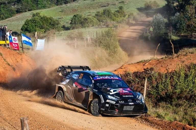 In Funktion als Straßenkehrmaschine, weil zuerst in die Rallye geschickt: Der WM-Führende Elfyn Evans im Toyota