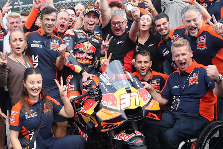 Acosta und sein Red Bull KTM-Team