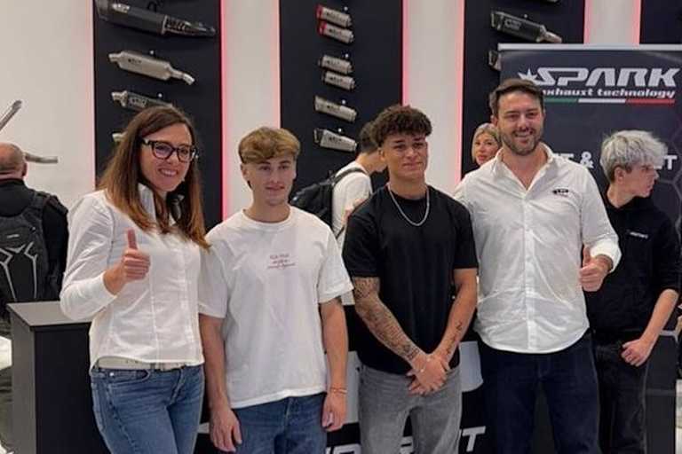 Jaume Masia und Josh Whatley (mitte)