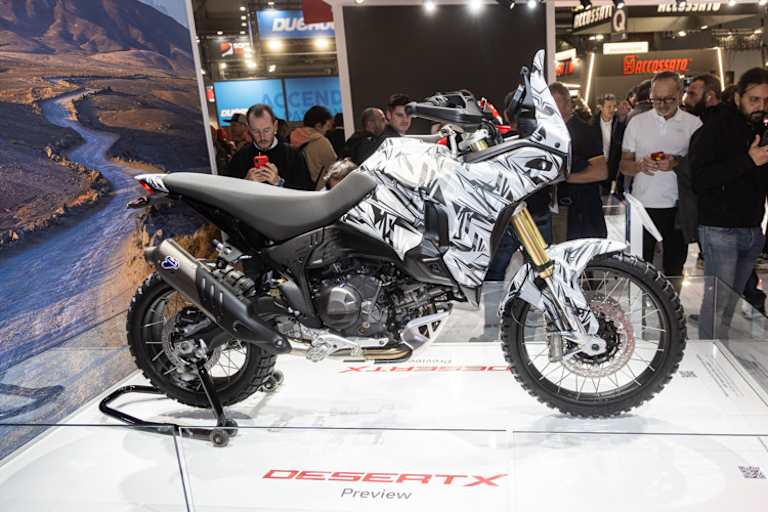 Im Februar bekommen wir dann die Serienmaschine zu sehen: Ducati DesertX, motorisiert mit dem neuen V2-Motor