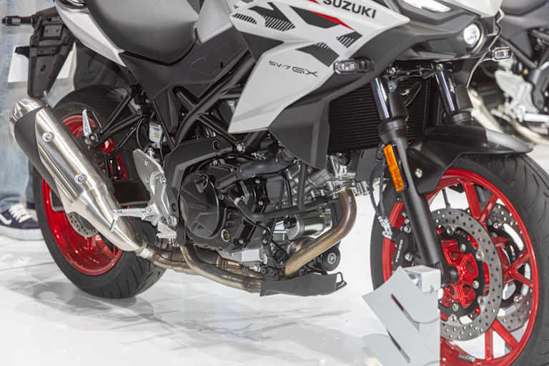 Den kennen wir doch: Den V2-Motor mit 650 ccm baut Suzuki seit 1999