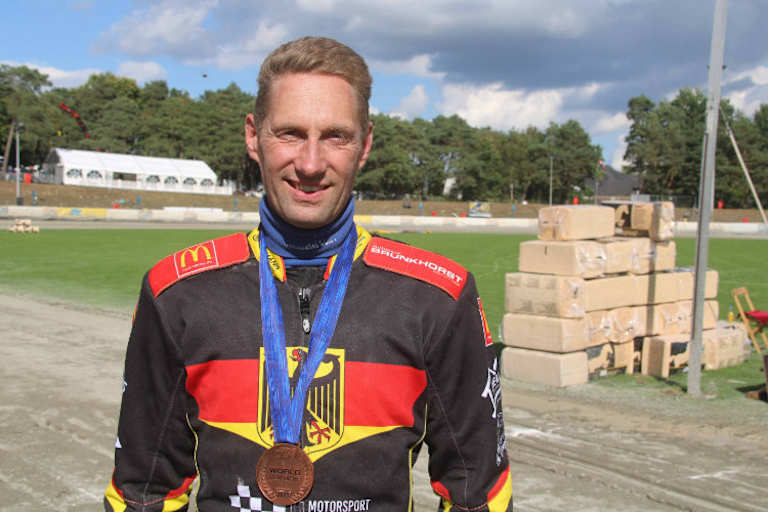 Teammanager Jörg Tebbe springt ein – wieder einmal