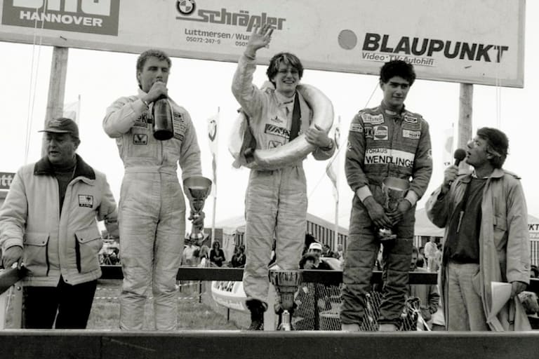 Wunstorf, FF 1600-Siegerehrung 1987, Podium mit Mike Müller (links), Ellen Lohr und Karl Wendlinger 