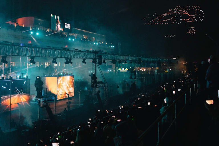 Jared Leto mit 30 Seconds to Mars, samt Drohnenshow