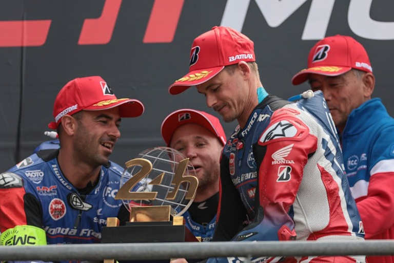 Das siegreiche Trio: Mike di Meglio, Alan Techer, Josh Hook (vlnr)