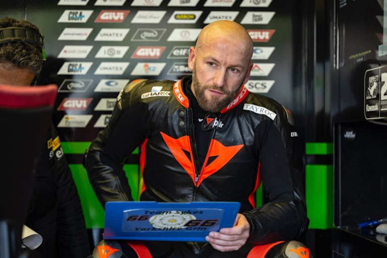 Tom Sykes noch im neutralen Leder 