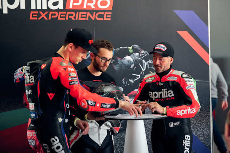 Am 28. März sind Lorenzo Savadori und Max Biaggi wieder als Coaches im Einsatz