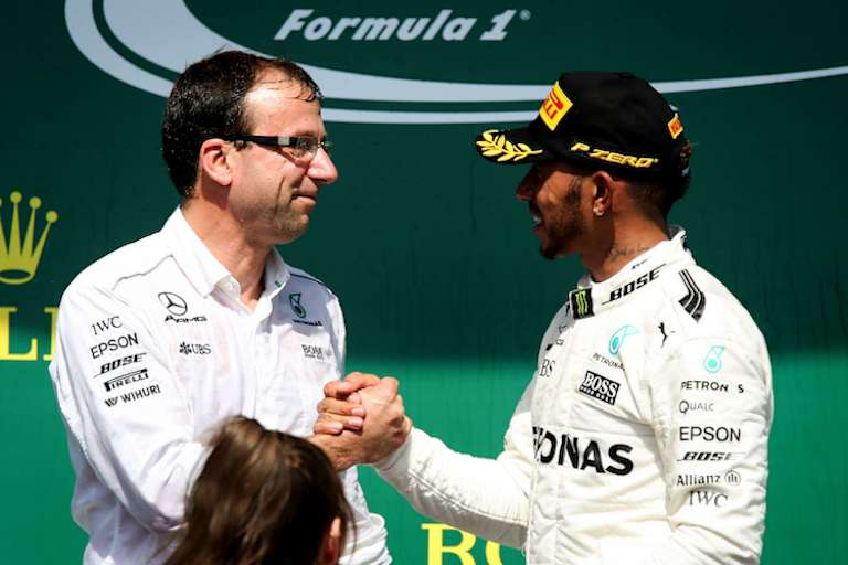 Loic Serra und Lewis Hamilton