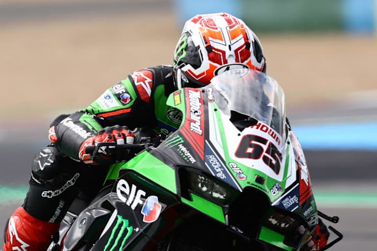 Mit Loch im Windschild: Jonathan Rea