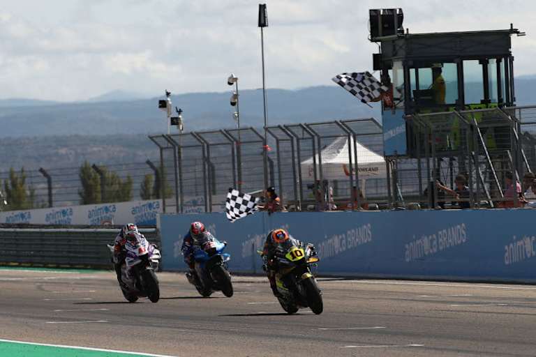 Im Ziel lag Marini knapp vor Zarco und Rins