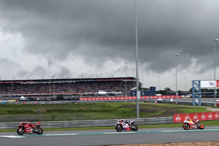 Johann Zarco schob sich im Finish zwischen Bagnaia und Marc Márquez