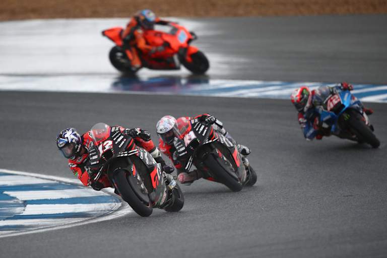 Viñales vor Teamkollege Espargaró im Rennen