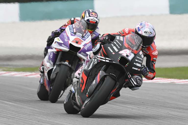 Aleix Espargaró vor Johann Zarco 