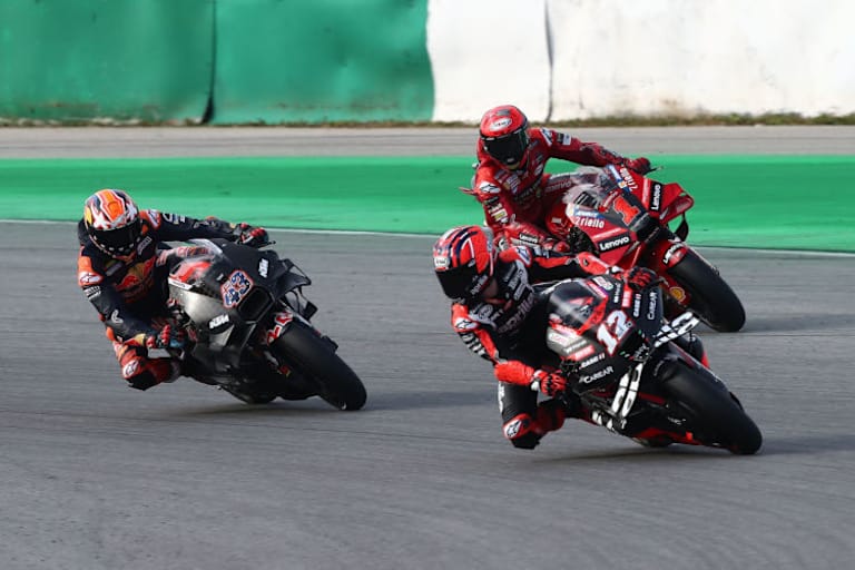 KTM-Neuzugang Jack Miller, Aprilia-Werksfahrer Maverick Viñales und Titelverteidiger Pecco Bagnaia (Ducati)