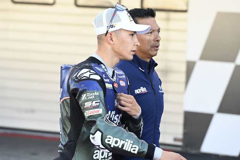 Aprilia-RNF-Teamchef Razlan Razali mit Fahrer Raúl Fernández