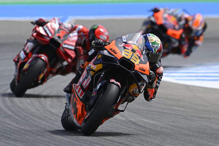 Brad Binder (KTM) vor Rennsieger Pecco Bagnaia