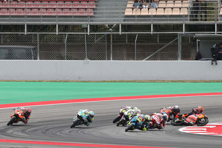 Kurve 10 der letzten Runde: Innen stürzt Dani Holgado