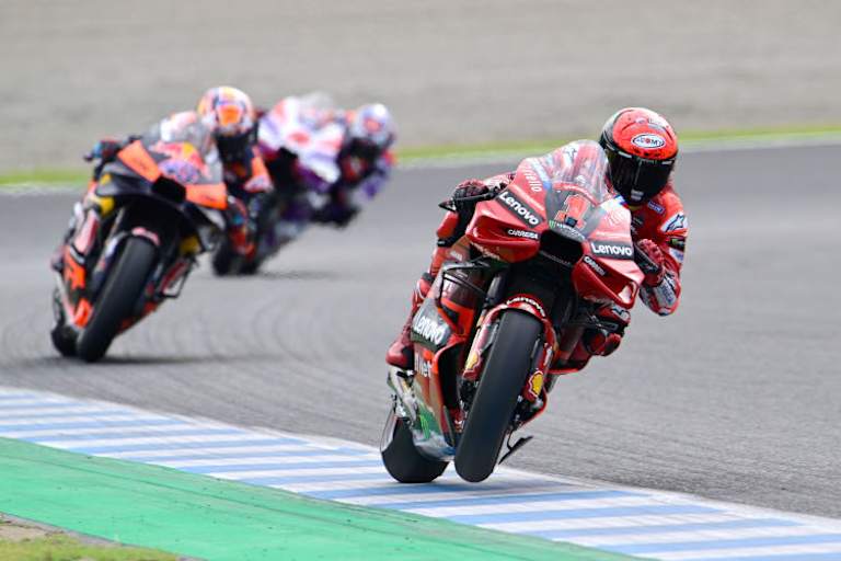 Pecco Bagnaia vor Jack Miller und Johann Zarco