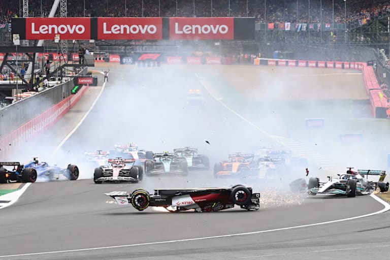 Übler Crash in Silverstone 2022