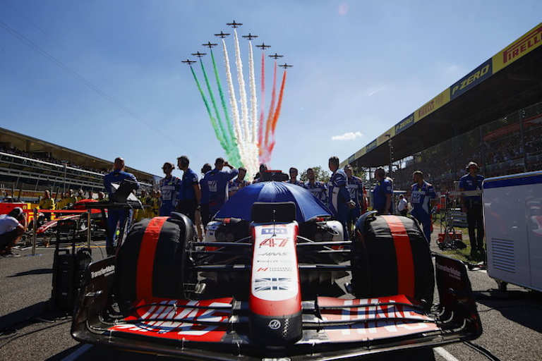 Die Kunstflugstaffel «Frecce Tricolori» vor dem Start zum Grossen Preis von Italien