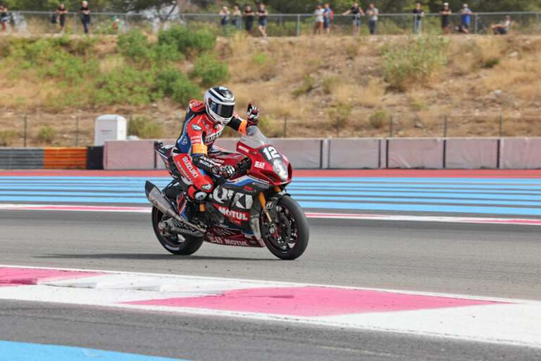 Suzuki feiert den Rennsieg auf dem Circuit Paul Ricard