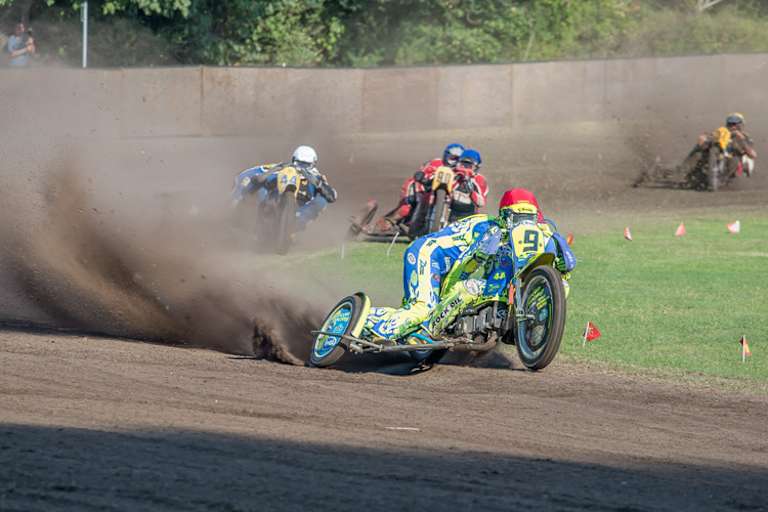 Mitch Godden/Paul Smith (9) dominierten bei den Gespannen