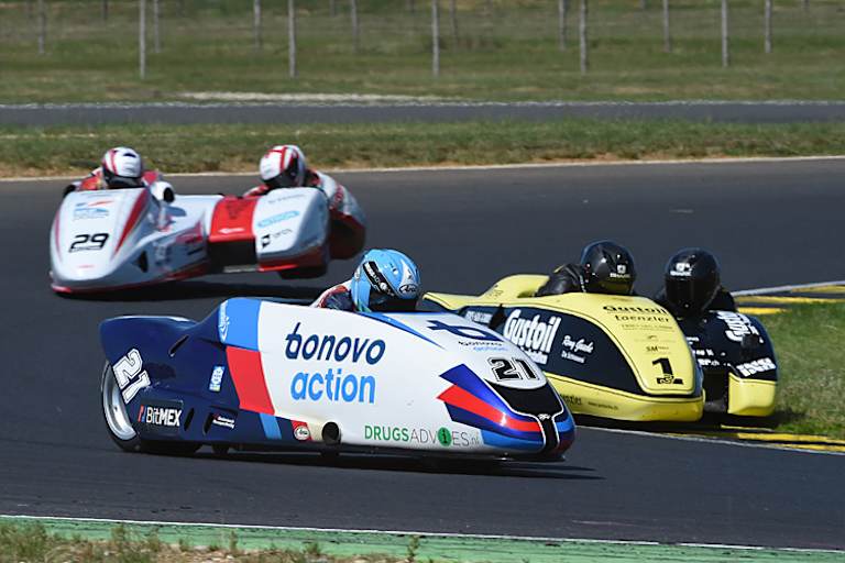 In Runde 2 drückt sich Schlosser an Streuer vorbei