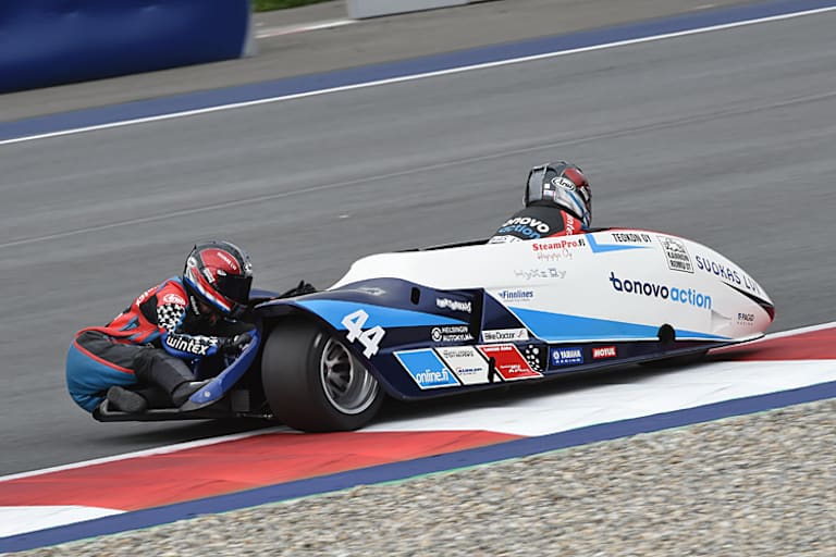 Pekka Päivärinta und seine Beifahrerin Ilse de Haas mischen wieder an der Spitze mit