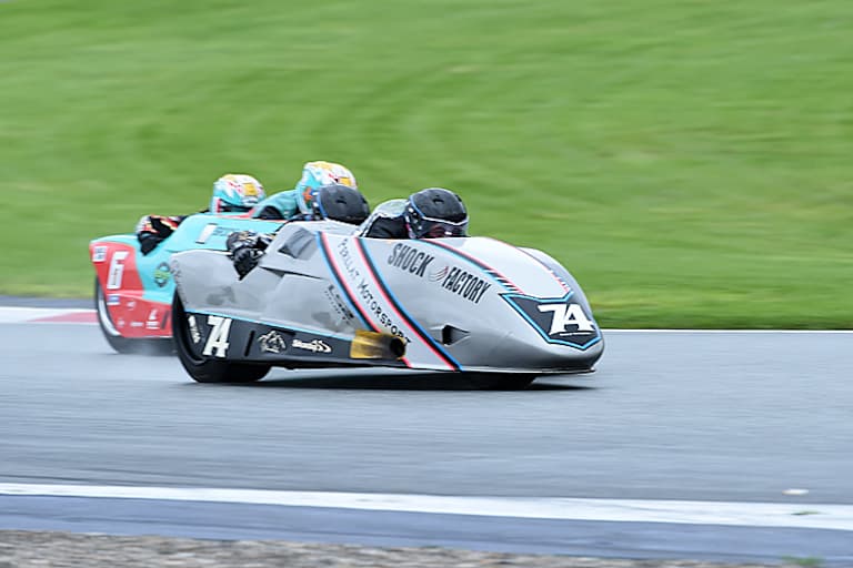 Das Sohn-Vater-Paar Peugeot (74) vor den Weltmeistern Todd Ellis/Emmanuelle Clément