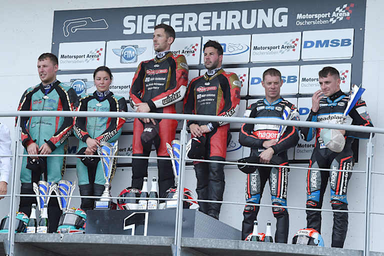 Durchaus zufriedene Gesichter nach dem zweiten WM-Lauf auf dem Podium