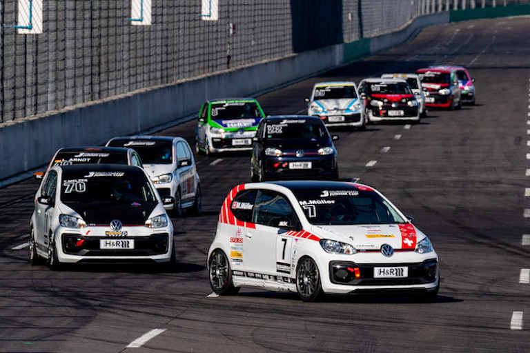 Der ADAC Tourenwagen Junior Cup begeistert die Fans mit handfestem Markenpokalsport