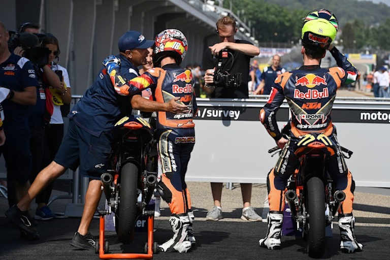 Die Rookies im Parc Fermé des zweiten Laufes auf dem Sachsenring
