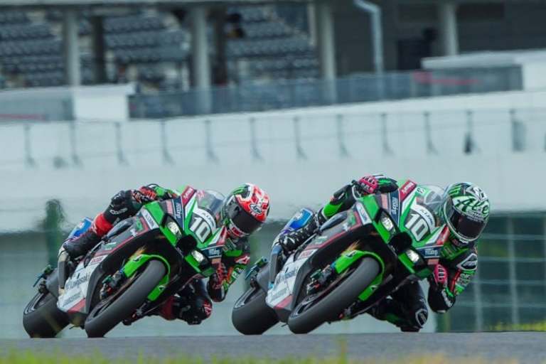 Alex Lowes und Jonathan Rea gemeinsam auf der Strecke