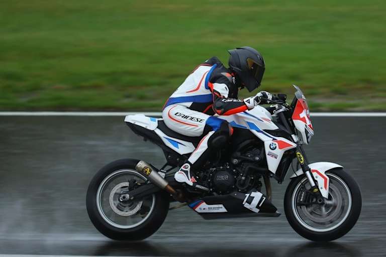 Im nassen Qualifying kam Corser noch nicht so gut mit der F900 zurecht