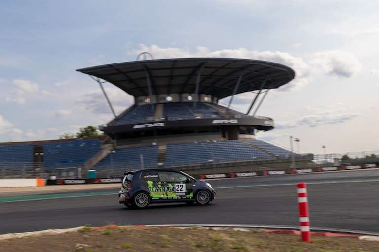 Mattis Pluschkell dominierte den ADAC Tourenwagen Junior Cup