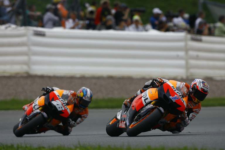 Zwei große Kämpfer auf der Strecke: Pedrosa (26) und Stoner (1)