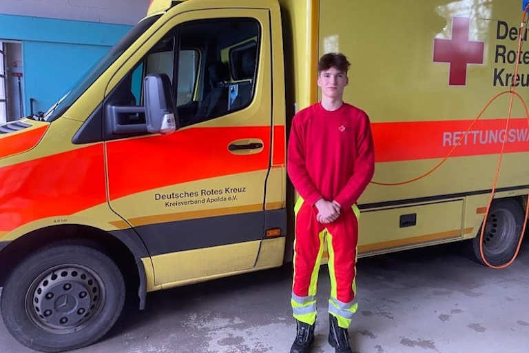 Abseits der Rennstrecke absolviert Phillip Tonn eine Ausbildung zum Rettungssanitäter