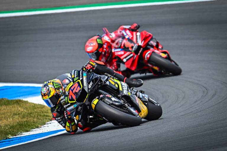 Marco Bezzecchi vor WM-Leader Pecco Bagnaia