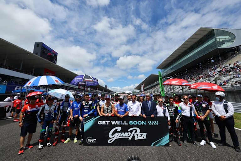 Vor dem Start zum Acht-Stunden-Rennen wurden Genesungswünsche an Gino Rea herausgegeben